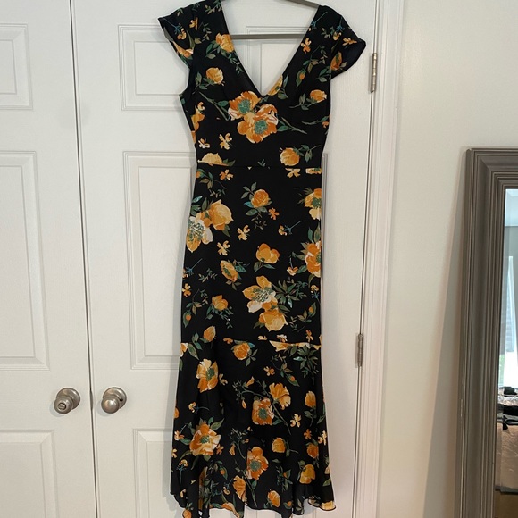 NWT PrettyLittleThing Black Floral Print Ruched Midi - Picture 3 of 5